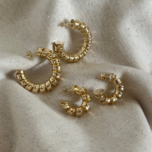 Large and small spiral hoops in gold. 
