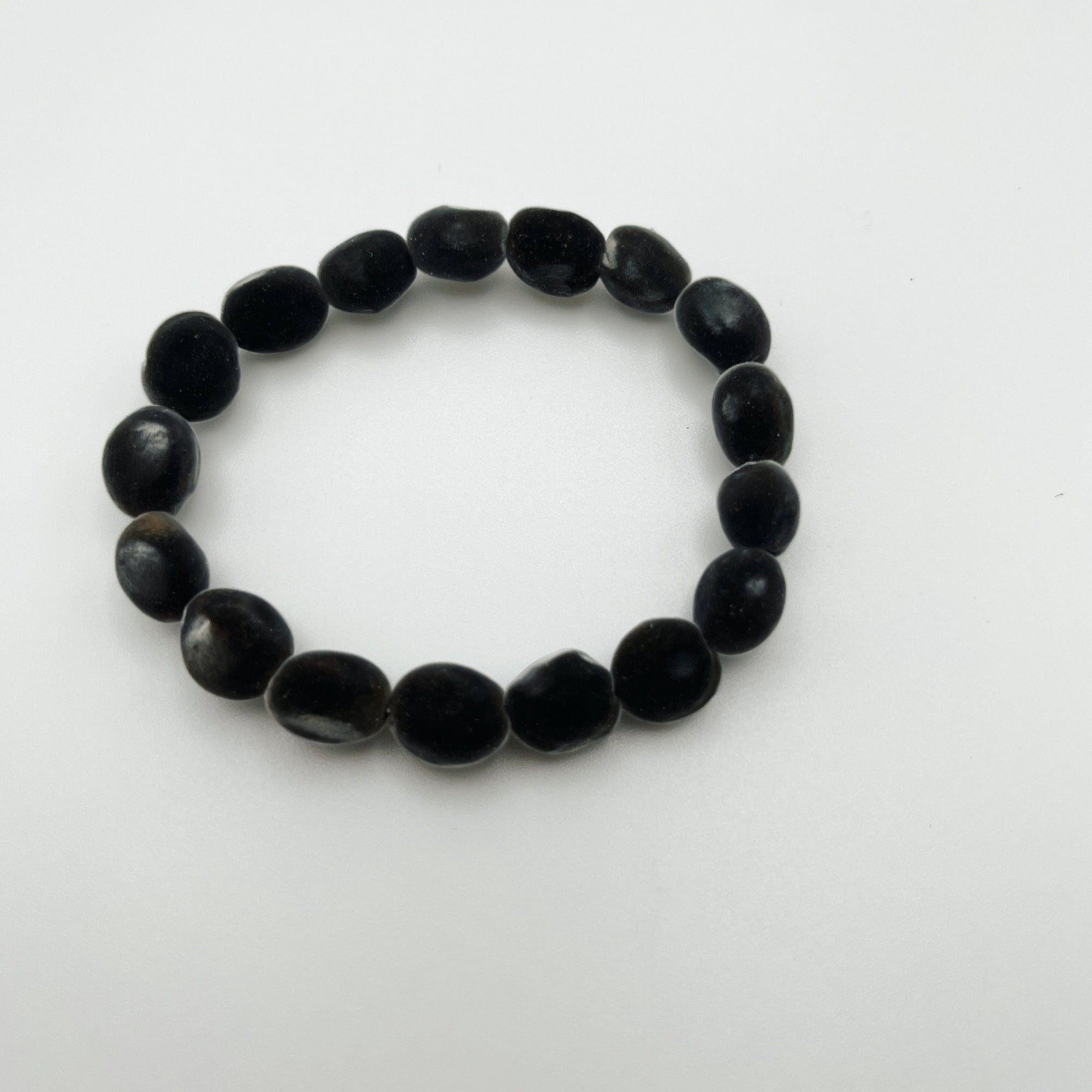 black pearl seed bracelet. 